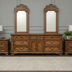 Antique 1970: 5-Piece Thomasville Legacy Collection Bedroom Set