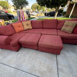 Sectional With 2 Ottomans