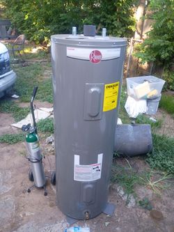 40 gallon hot water heater brand new