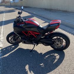2013 Ducati Diavel Carbon 12,000 Miles 