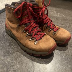 Size 10 Danner Hiking Boots 