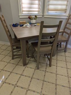 Small dining table set $100