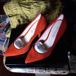 Boutique9 (ORANGE) SZ.7 1/2 