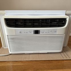 6,000 BTU Frigidaire window A/C unit