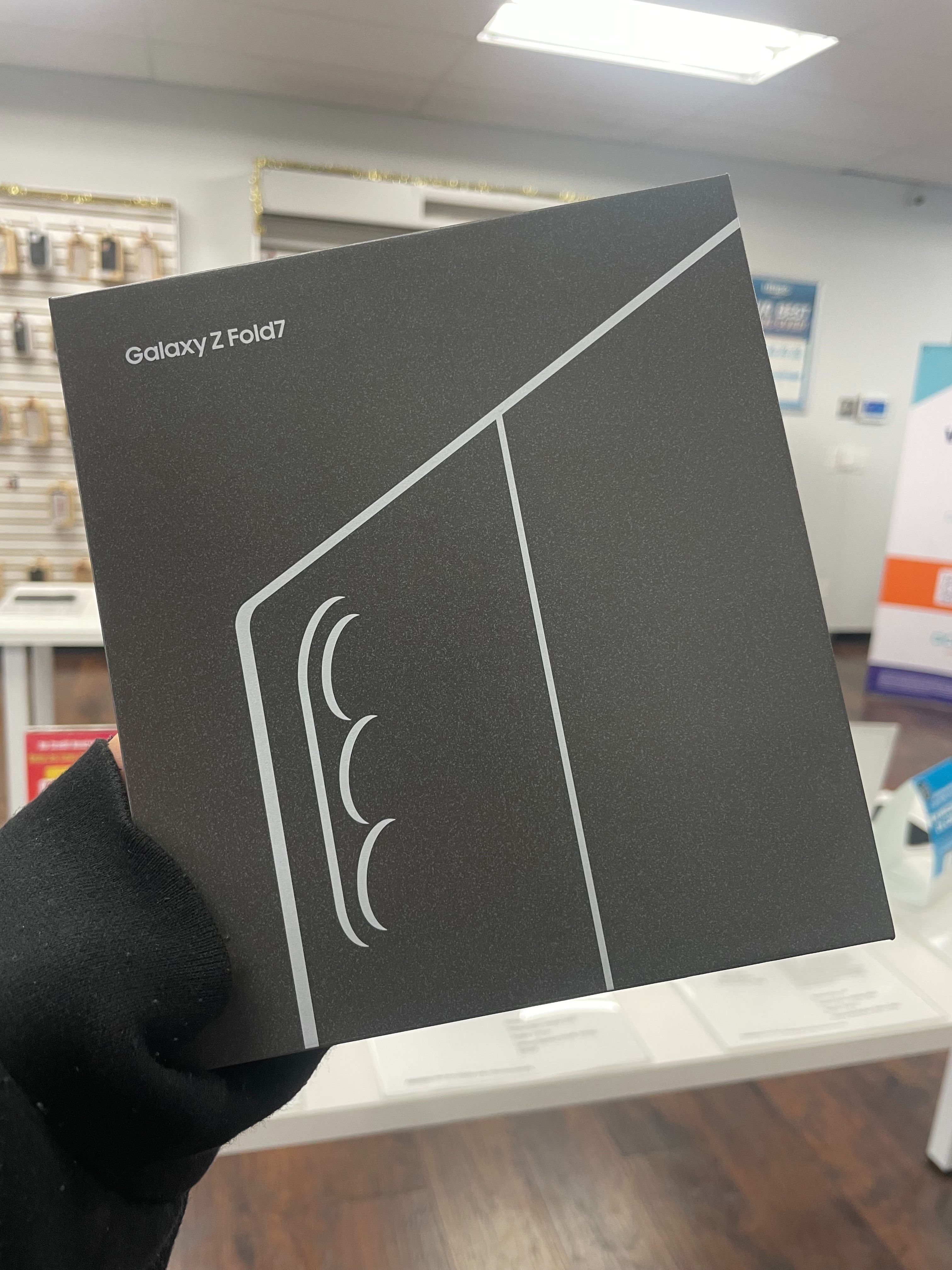 📱BLACK FRIDAY DEALS - Samsung Galaxy Z Fold 7 7.6 inch 256GB (Brand New – 2025 Model) – Only $1 to Take It Home Today!