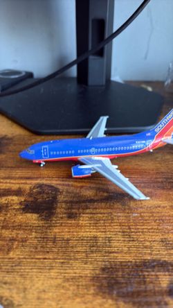 Southwest 737-500 re-attachable gear