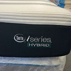 King Serta iSeries hybrid Mattress (Floor Model)