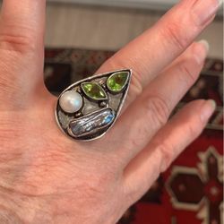 AWESOME STERLING RING w/PEARLS & PERIDOTS