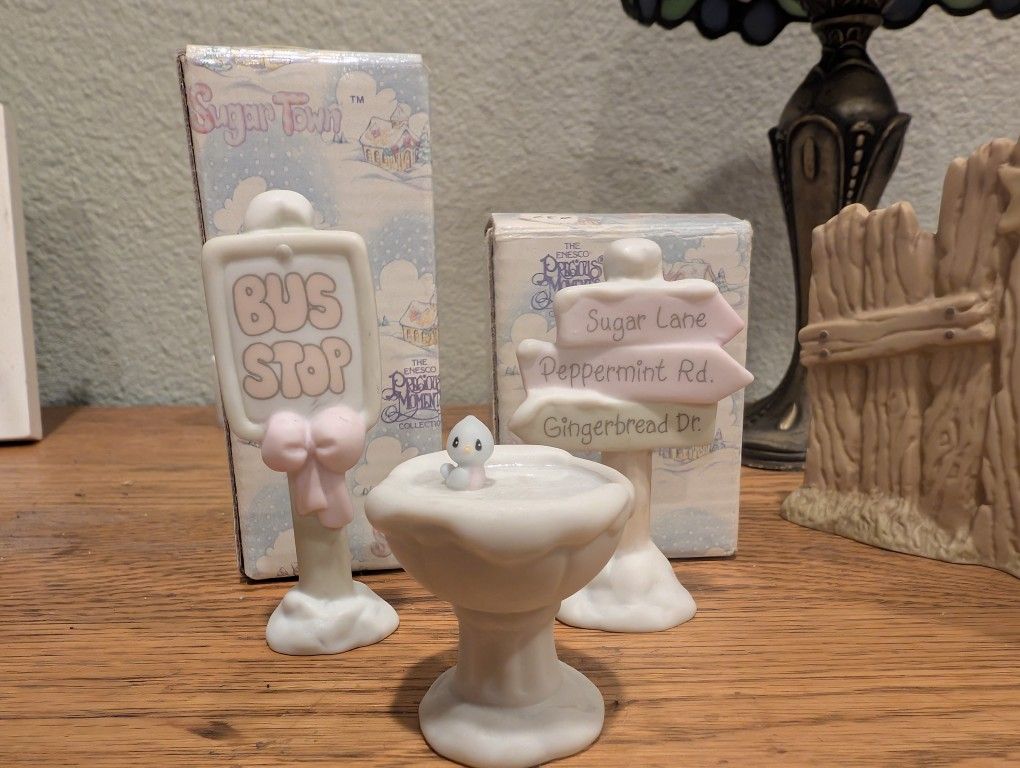 Vintage Precious Moments Figure *Sugar Town Bird Bath , Bus stop, Street Sign