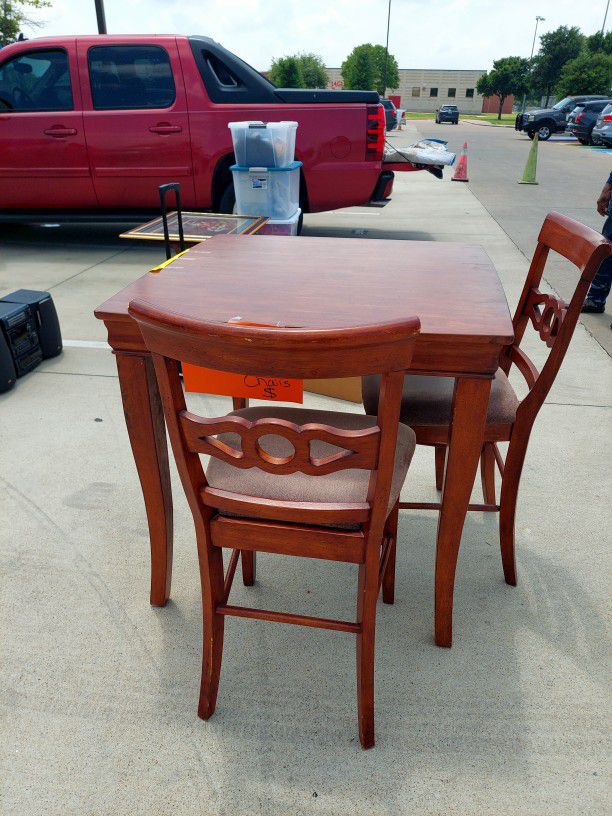 Ashley Table with 2 Chairs