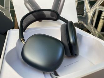 Apple Apple AirPods Max Wireless Bluetooth Headphones in Black