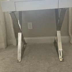 Small White Glossy Top Desk