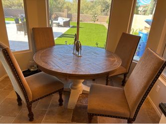 Set of 4 dining room chairs
