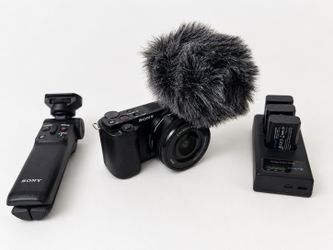 Sony ZV-E10 Mirrorless Camera Kit – 16-50mm Lens, Sony Grip, Charger & Batteries