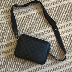 MESSENGER BAG MENS