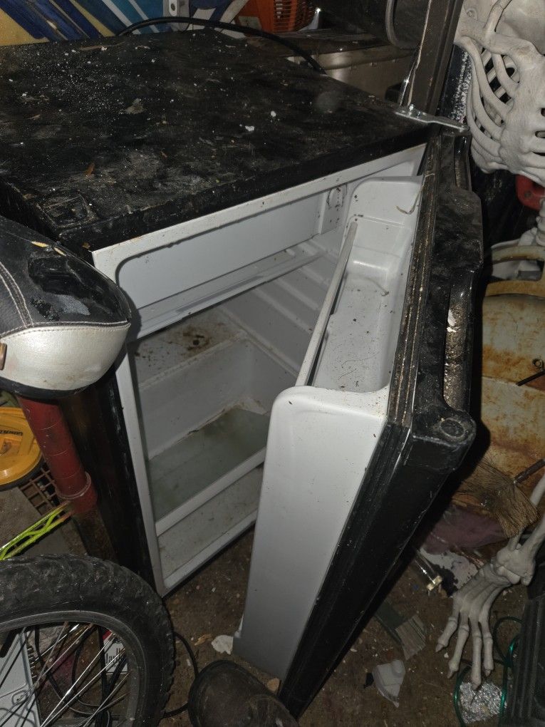 Mini fridge