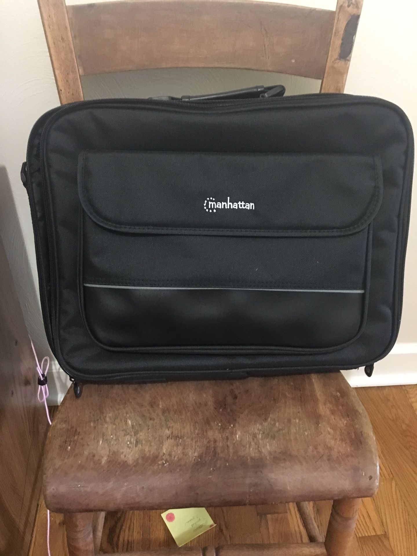 Laptop carrying case