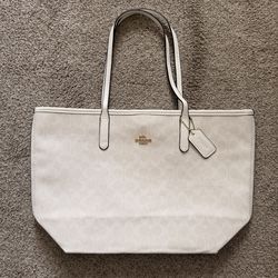Coach Purse/Tote Bag (Signature Canvas)
