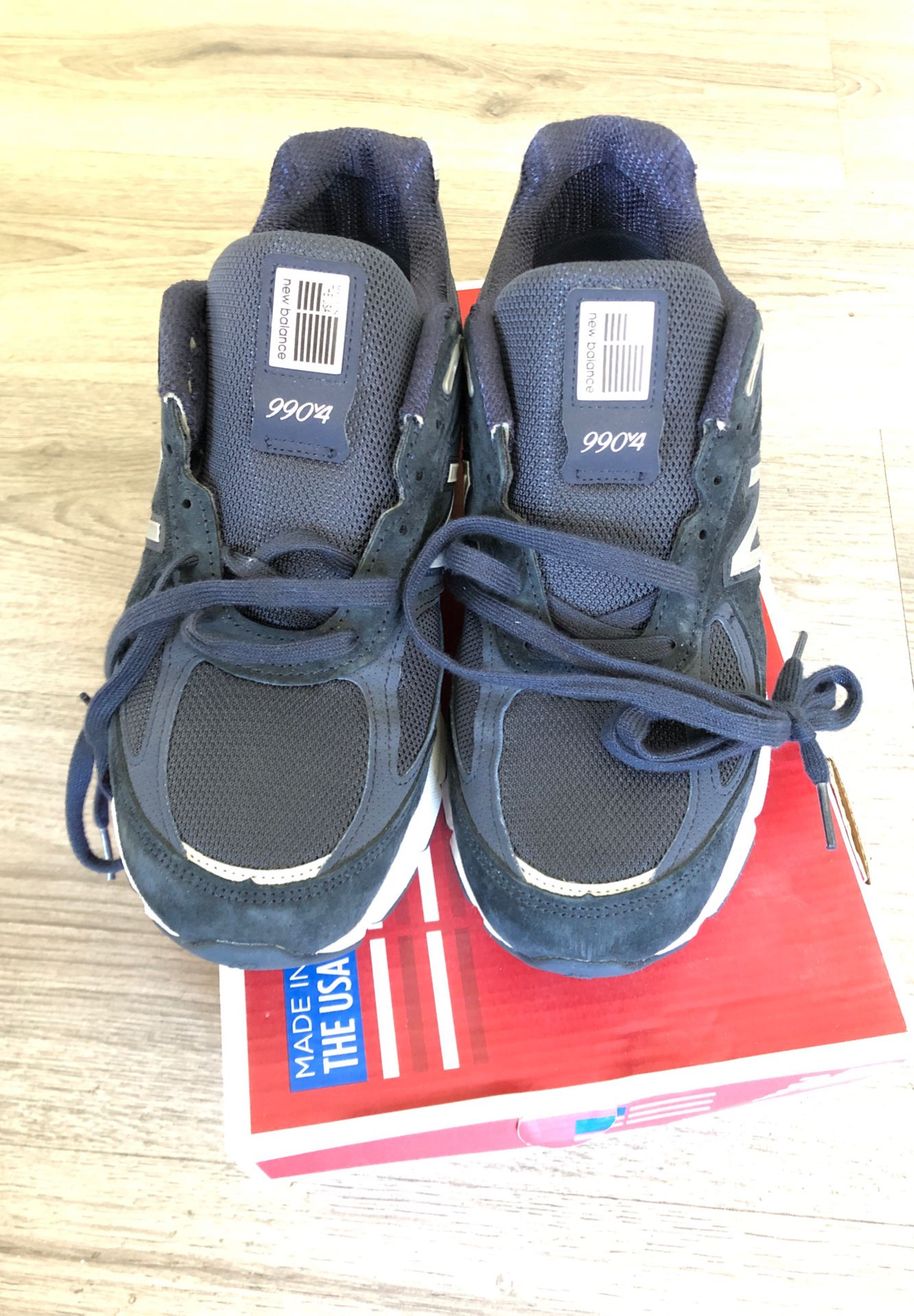 NEW BALANCE 990NV4 MENS SIZE 8 USED FOR DISPLAY ONLY BRAND NEW W BOX