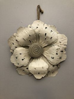 METAL OUTDOOR FLOWER DECOR