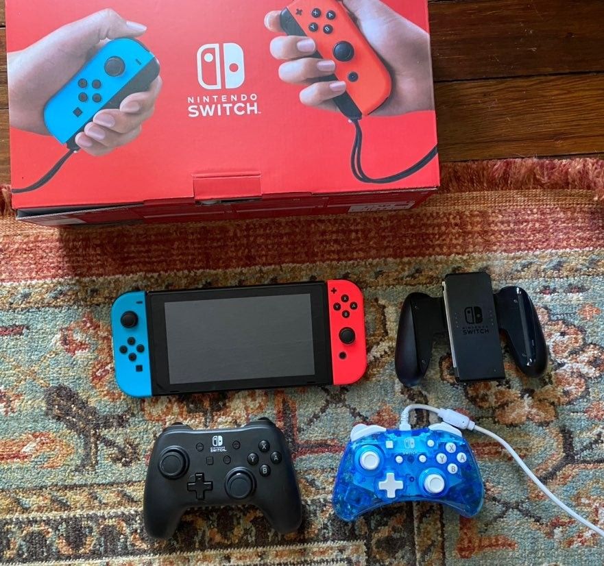 Nintendo switch + controllers