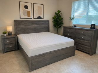 Gorgeous Queen bedroom set