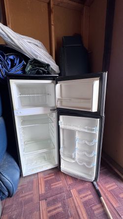 Magic Chef Mini Fridge w/ Freezer – Works, Needs Minor TLC
