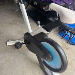Freebeat Exercise Bike - Like New! - Interactive Spin Bike w/ HD Screen