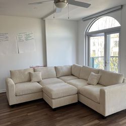 New Off White Sectional Couch! Includes Free Delivery 🚚! 