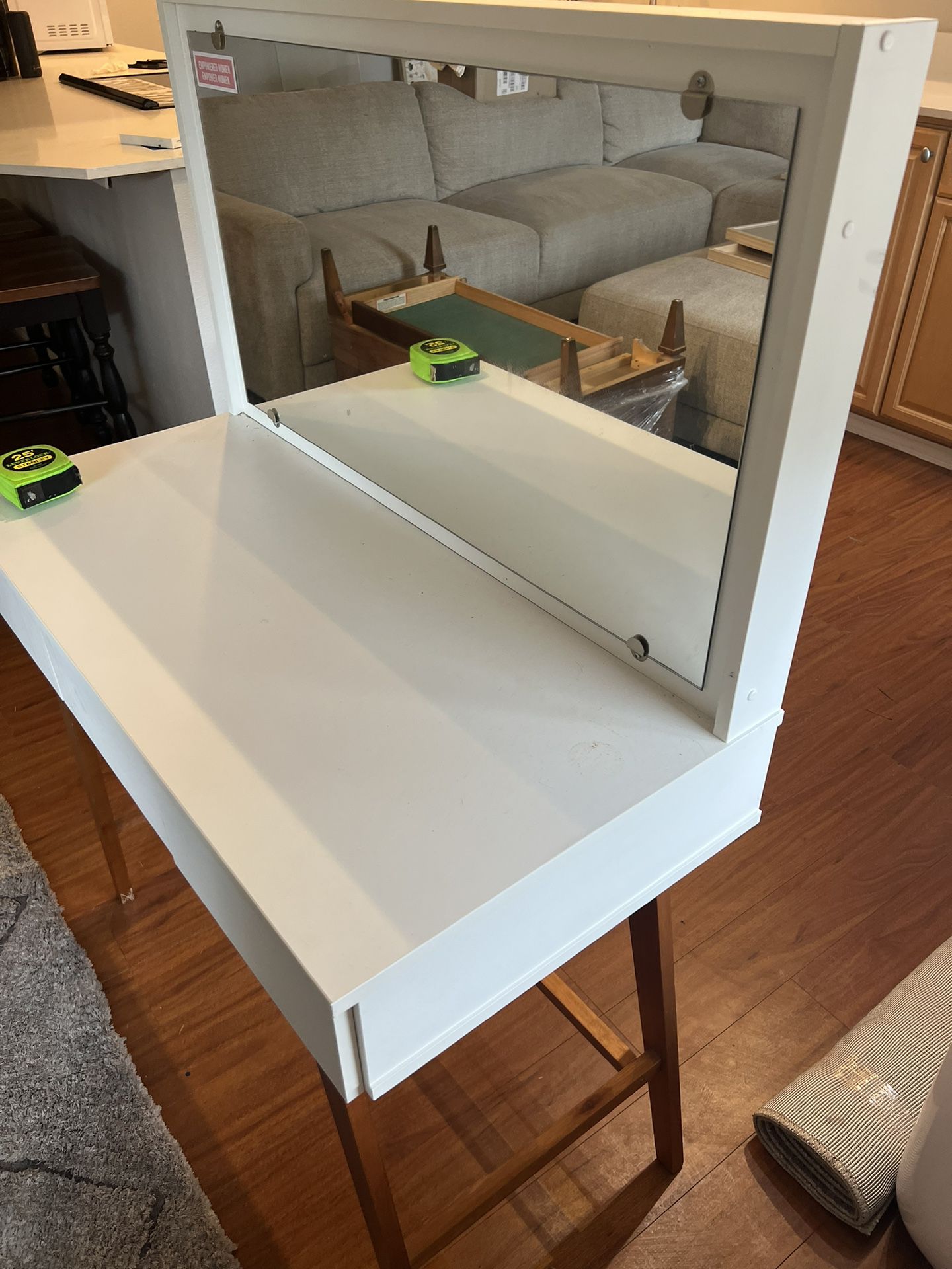 White Vanity With Mirror And Drawers