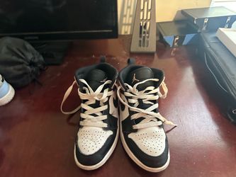 Kids Jordan size 2