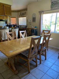 Dinning/ kitchen table