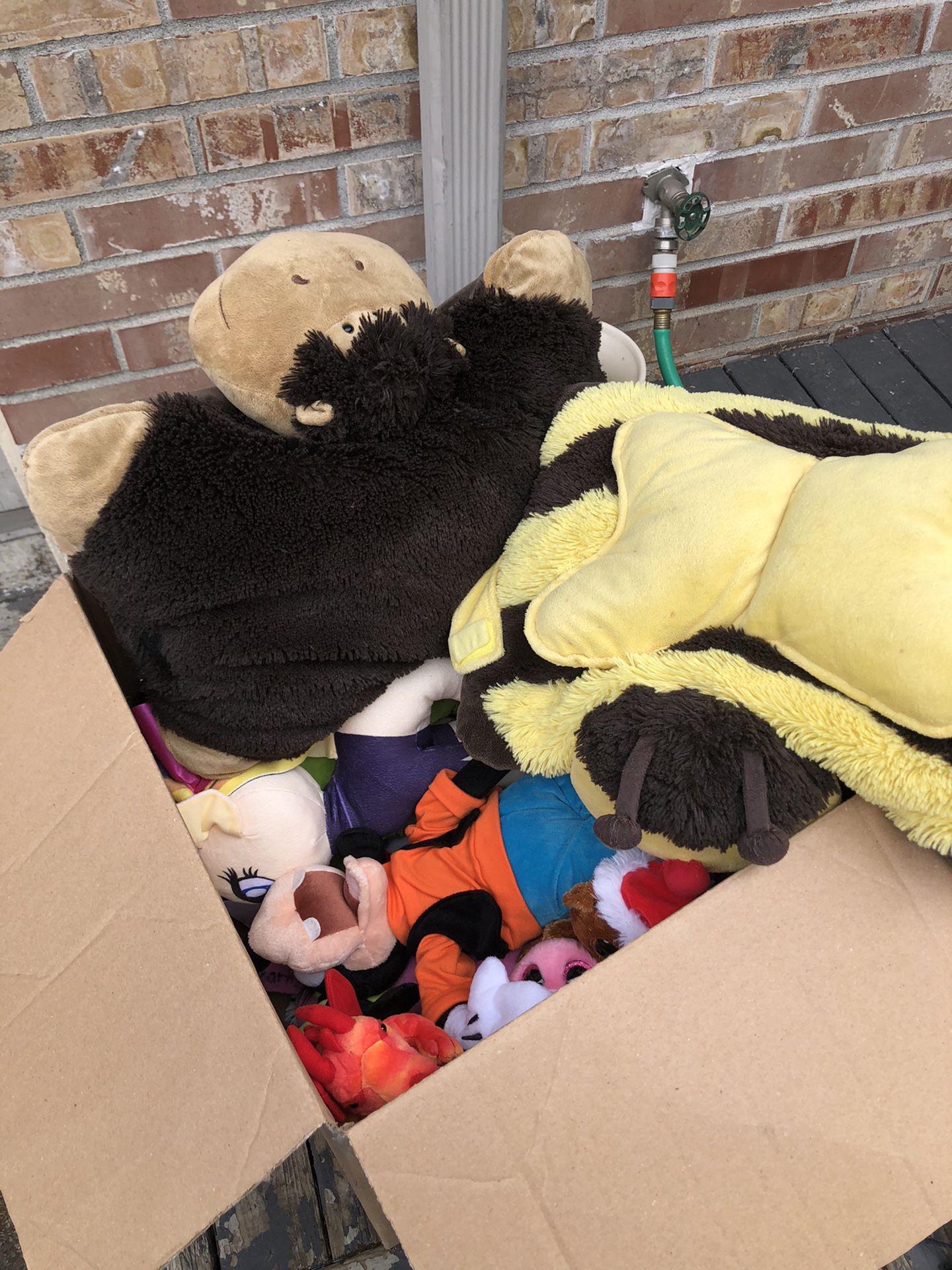 Free stuffed animals and few toys