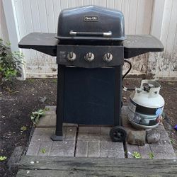 Dyna-Glo 3-Burner Propane Grill w/ Tank and Tools – Works Great (Moving Sale)
