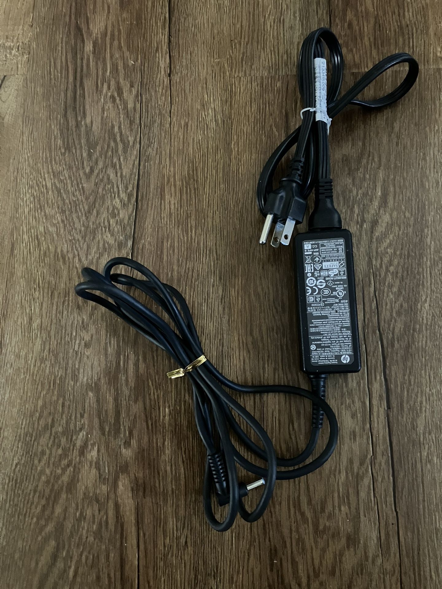 Genuine HP HSTNN-DA40 AC Adapter