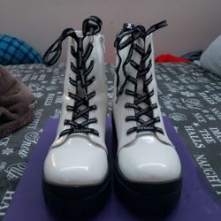 Juicy Couture White And Black Platform Boots 