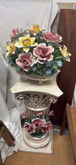 Capodimonte Flower Boaquet and Base set