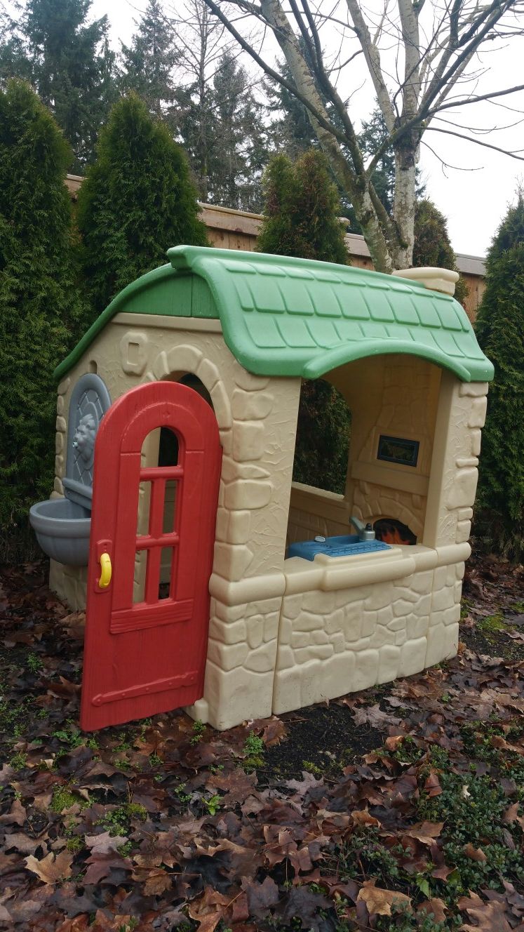 Step 2 Naturally Playful Countryside Cottage