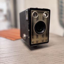 Kodak BROWNIE JUNIOR Box Camera