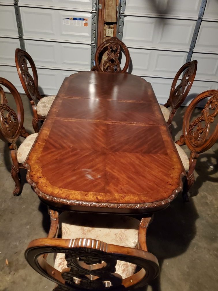 Dinning table With 6 Chairs