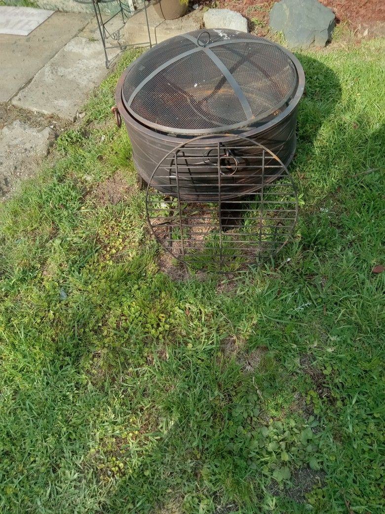 Fire Pit W/ Grill Rack