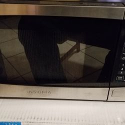 Insignia .9 Cuft Microwave