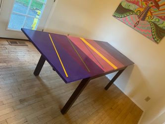 Expandable Dinner Table