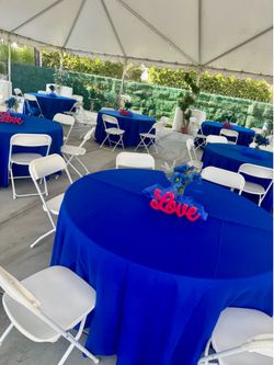 Round tables with regular chairsF  R
