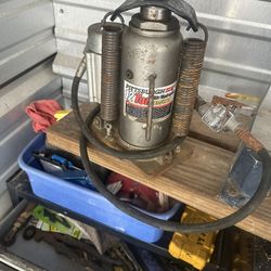Pittsburgh 12 Ton  Air/Hydraulic Bottle Jack