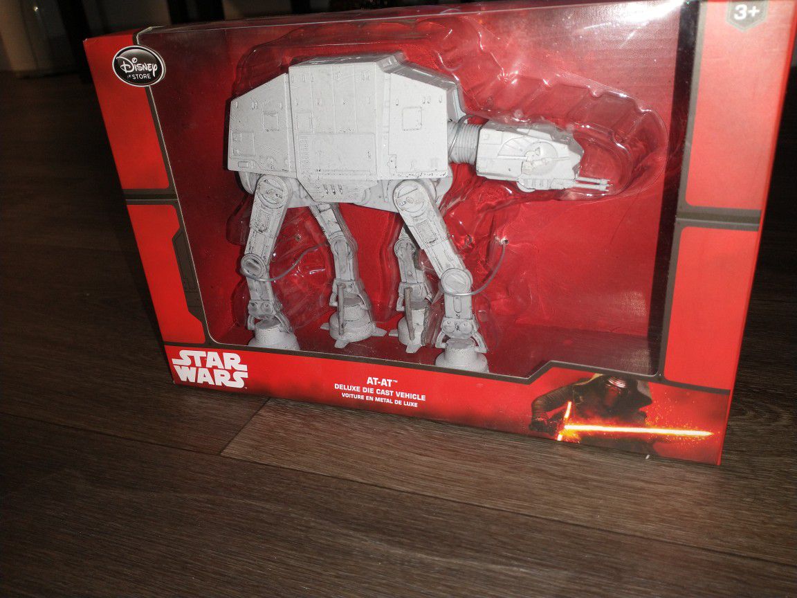 AT-AT STAR WARS DELUXE DIE CAST VEHICLE ACTION FIGURE COLLECTION !!! ASKING ONLY FOR $25.00