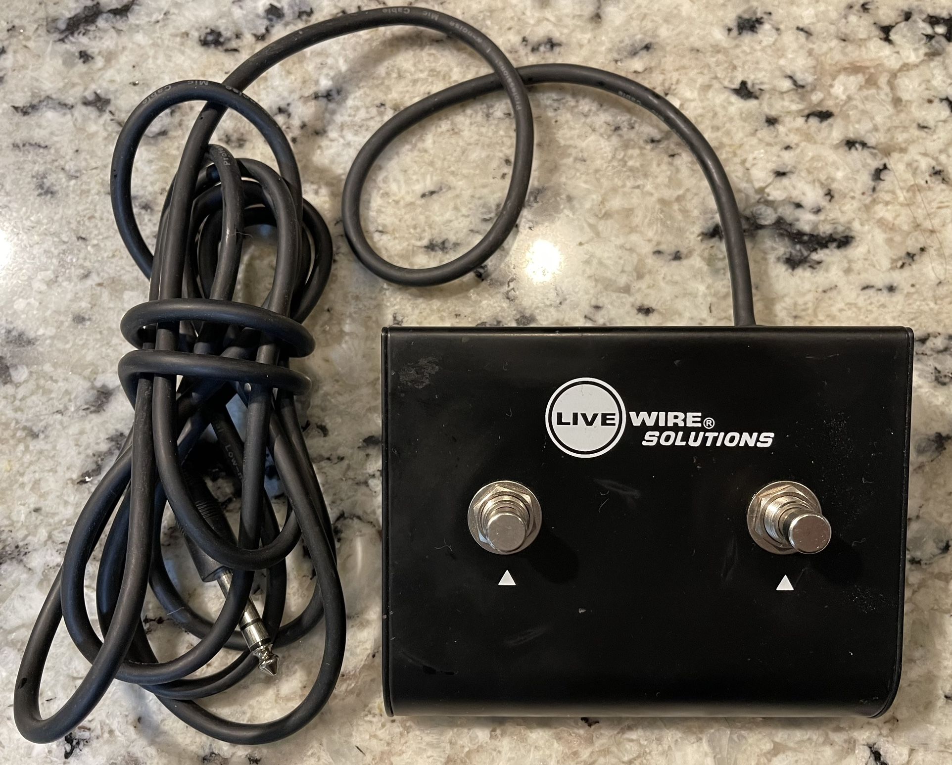 LIVE WIRE SOLUTIONS Dual Latching footswitch FSW22 Guitar Amp