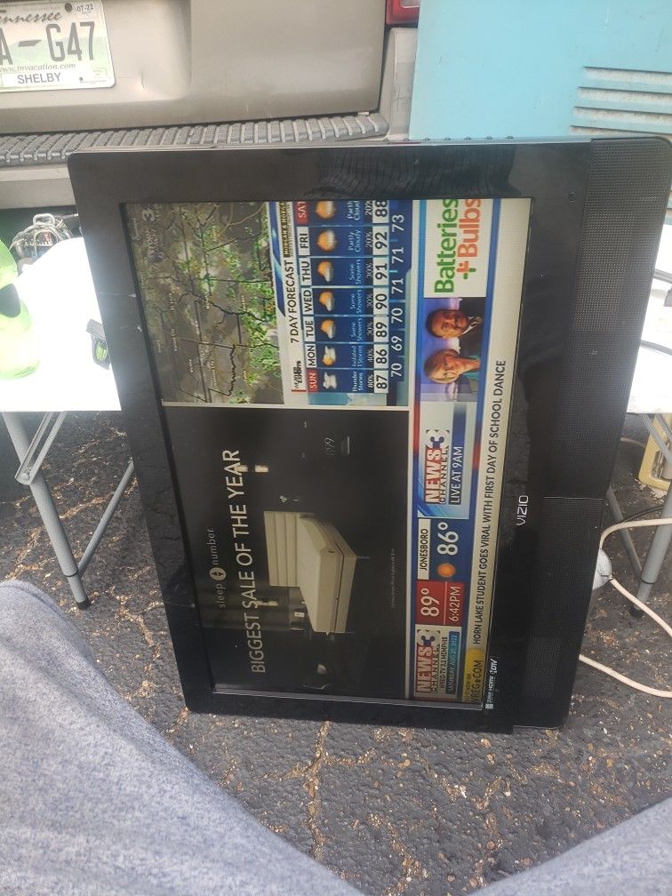 VIZIO 32" HDTV W/2 HDMI PORTS! READY TO GO!