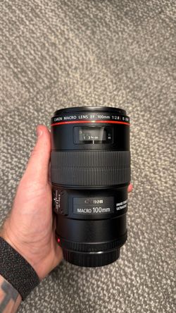 Canon EF 100mm f/2.8L Macro IS USM Lens