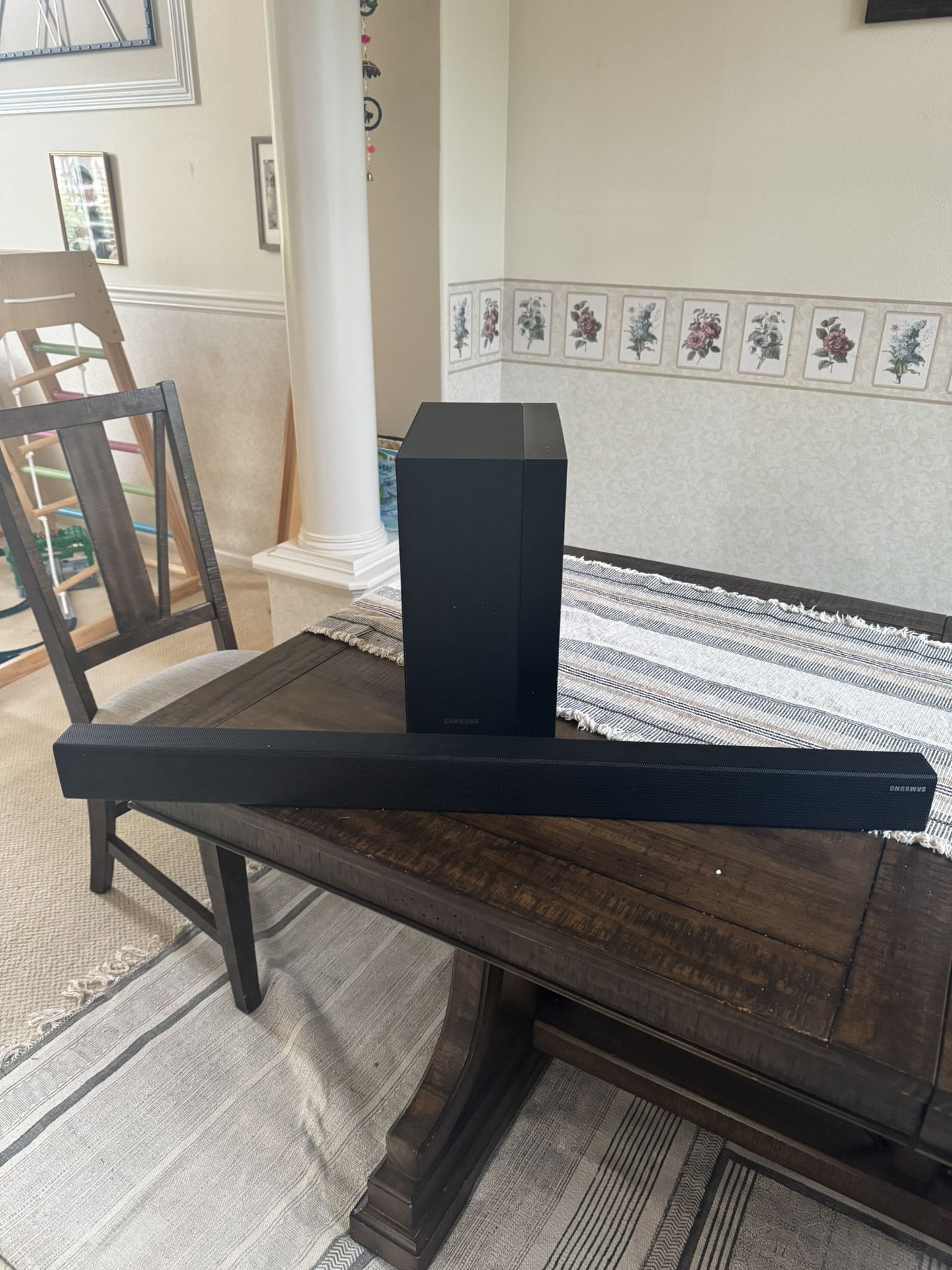 Samsung HW-K450/ZA 2.1 Ch Wireless Soundbar with subwoofer